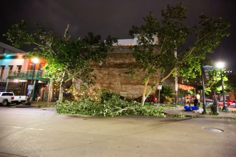 Stuhitë e fuqishme godasin Teksasin, raportohet për 4 humbje jetësh