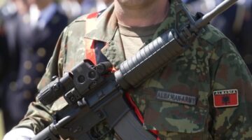 Shqipëria krijon shoqërinë shtetëore për prodhimin e armëve