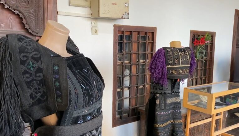 Ruajtja e traditës së xhubletës/ Ekspozohen në Shkodër 4 veshjet tradicionale