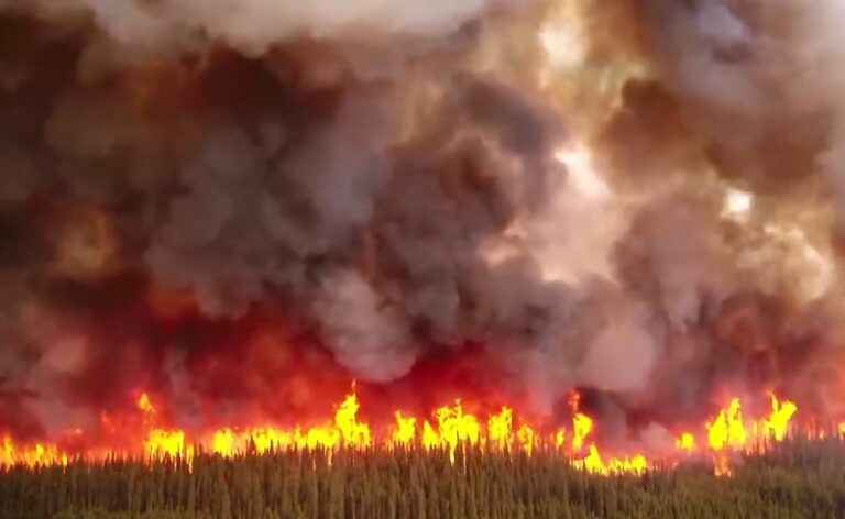 Kanadaja lëshon urdhra evakuimi për shkak të zjarreve
