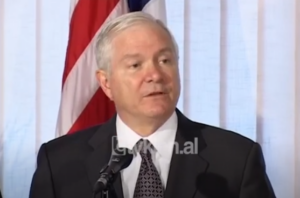 Sekretari Amerikan Robert Gates viziton Kosovën, mbështetja e SHBA do të vazhdojë &#8211; (7 Tetor 2008)