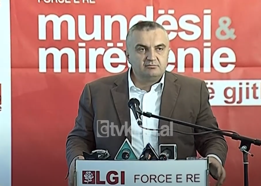 Ilir Meta takim me gratë dhe vajzat në Vlorë, “LSI më shumë mundësi për gratë” &#8211; (4 Tetor 2008)