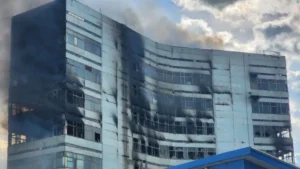 Zjarri përfshin një ndërtesë në Moskë, të paktën 8 viktima