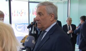 Tajani: Shqipëria dhe vendet e rajonit duhen anëtarësuar në BE para Ukrainës