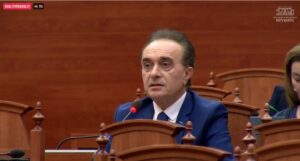 &#8220;Nuk talleni dot më&#8221;, Baçi-mazhorancës: Kryetarin Berisha do e keni shpejt në Parlament