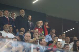 Rama: Dallgë kuqezi në Dortmund, 50 mijë tifozë në stadium