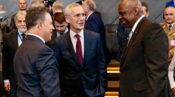 Peleshi në Ministerialin e NATO-s: Shtojmë investimet për mbrojtjen, brenda 2030 me produkte “Made in Albania” në tregun ndërkombëtar