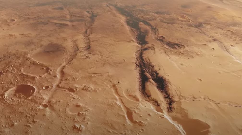 Imazhe spektakolare nga Marsi, sipërfaqja e planetit me kanione të thella