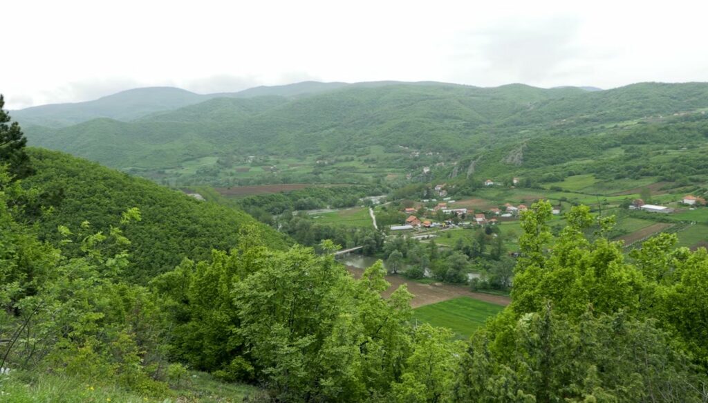 Qeveria e Kosovës hedh poshtë kritikat e QUINT-it dhe BE-së për shpronësimin e tokave në veri