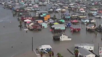 Stuhia tropikale Alberto përmbyt brigjet e Meksikës