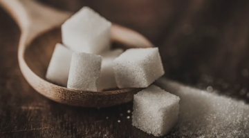 Studimi: Konsumimi i tepërt i sheqerit me pak kalori shkakton sëmundje të zemrës dhe goditje në tru