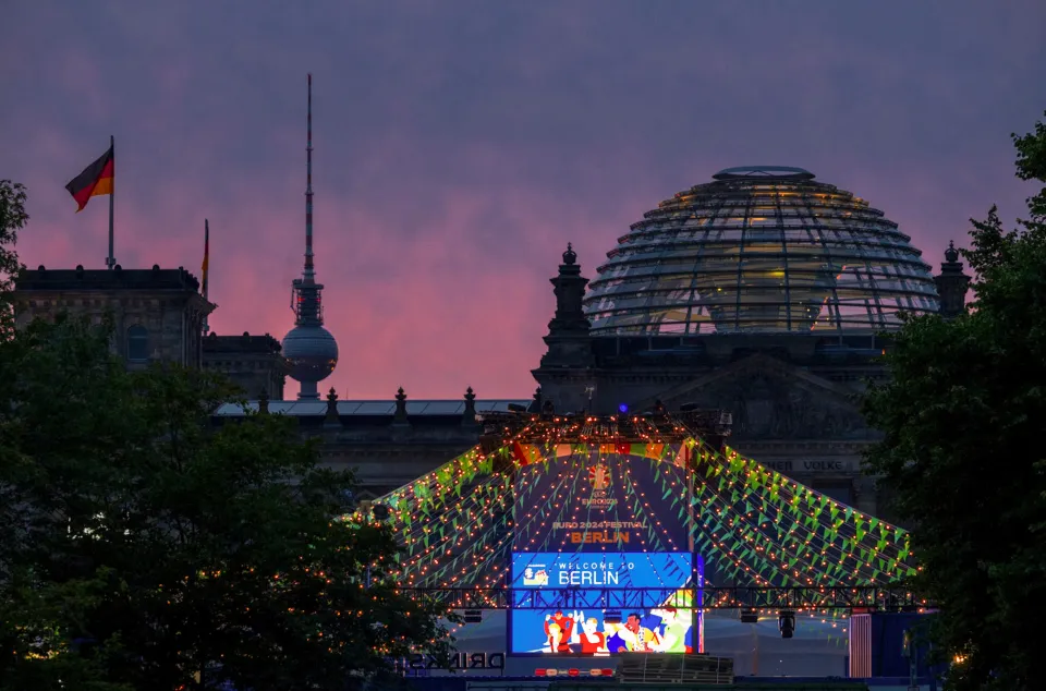 Objekti i dyshimtë mbyll një ‘fan zone’ në Berlin