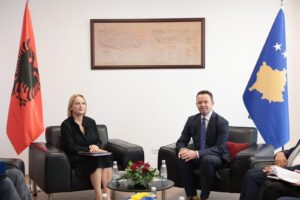 Ministrja Denaj vizitë në Kosovë: Forcojmë bashkëpunimin në sektorin bujqësor mes dy vendeve
