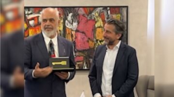 Rama nderohet me çmimin “Çelësi i Qytetit” në Prishtinë: Tani e sigurtë që mund të vij pa marrë leje