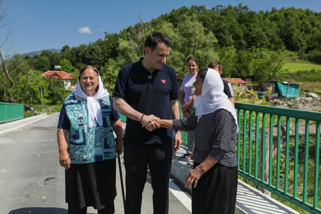 Veliaj: Ata që djegin goma, 8 muaj që nuk paguajnë taksat