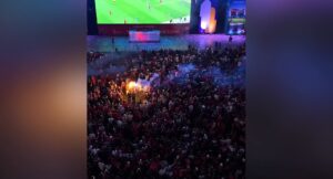Mijëra tifozë ndjekin kuqezinjtë në sheshe, shpresë për fitore me Kroacinë