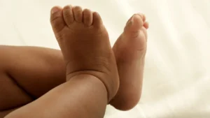 Gjendet foshnja brenda qeses, BBC: E porsalindura e tretë e braktisur nga të njëjtët prindër në Londër