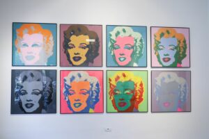 Andy Warhol në muret e Galerisë së Artit të Tiranës
