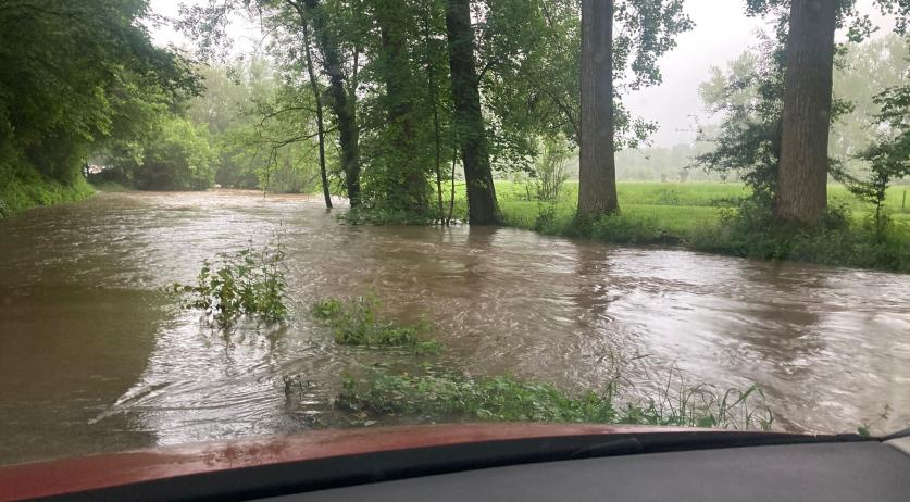 Përmbytje në Austri, uji mbulon rrugët