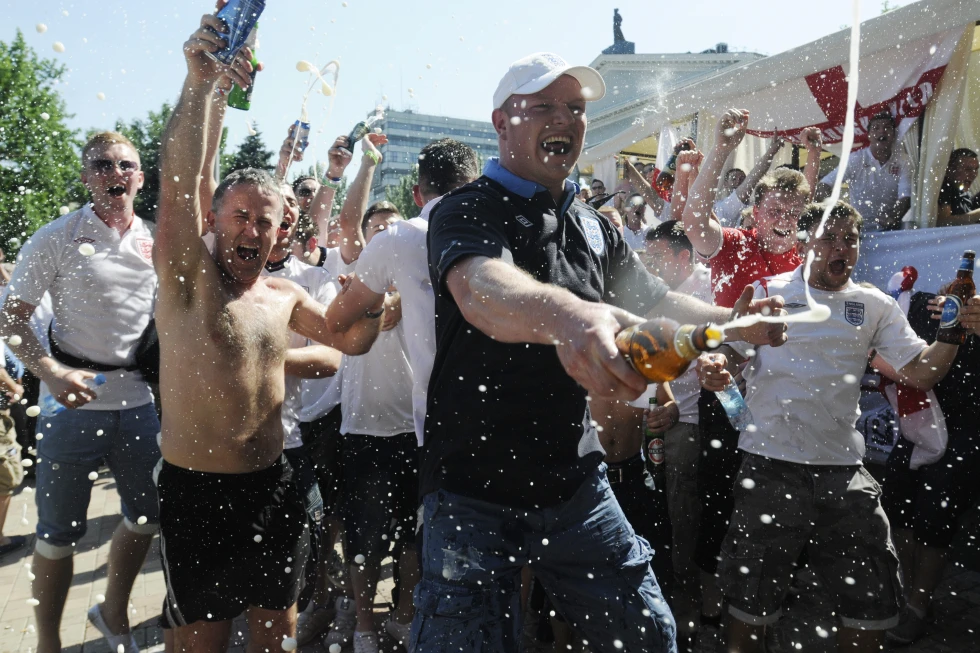 Euro 2024| Frikë nga dhuna në Serbi-Angli, 500 “huliganë” serbë pritet të….