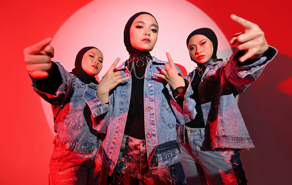 3 vajzat me hijab që &#8220;elektrizojnë&#8221; skenën me performancat &#8216;rock&#8217;