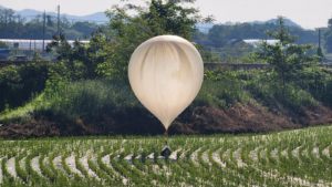 Koreja e Veriut dërgon 600 balona me plehra në Korenë e Jugut