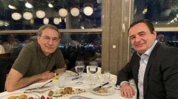 Albin Kurti takohet me Orhan Pamuk: Shkrimtari është shumë i interesuar për Kosovën, shqiptarët dhe Ballkanin