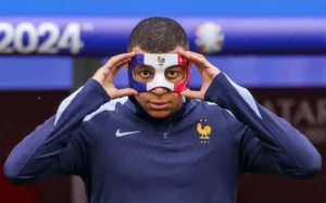 Euro2024 | Mbappe probleme me maskën