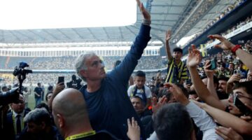 Turqit ndezin stadiumin, Mourinho prezantohet tek Fenerbahçe