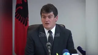 Presidenti Bamir Topi në Prishtinë, nderohet me titullin “Qytetar nderi”-(9 Janar 2009)