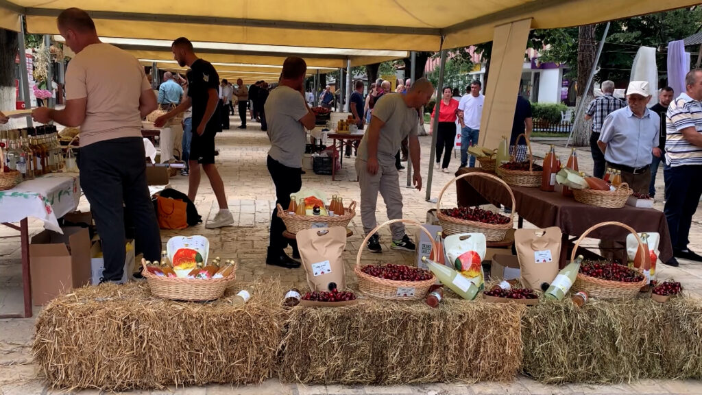 Panairi “Dibra në Festë” bashkon prodhuesit