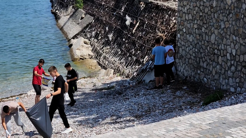 Sezoni turistik, nis pastrimi i lumit Buna dhe liqenit