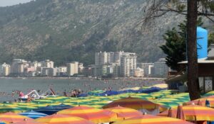Shëngjini i tejmbushur me turistë shqiptarë dhe të huaj