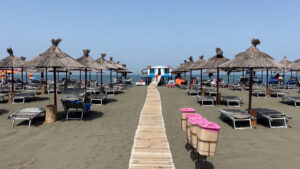 Plazhi i Talës në Lezhë, i preferuari i familjarëve