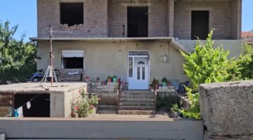 Zjarri në shtëpi, humb jetën në spital i moshuari në Korçë