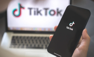 Kosova ia ndalon zyrtarëve aplikacionin TikTok