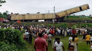 Përplasen trenat, 8 të vdekur dhe dhjetra të plagosur në Indi