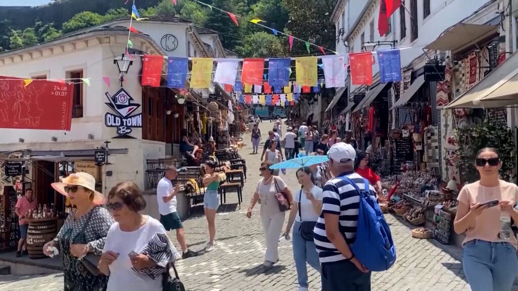 Turistët interes për agroturizmin, historinë e traditat