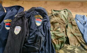 Uniforma të ushtrisë serbe në veri të Kosovës/ Svelça: Po çmontojmë sistemin terrorist të Beogradit