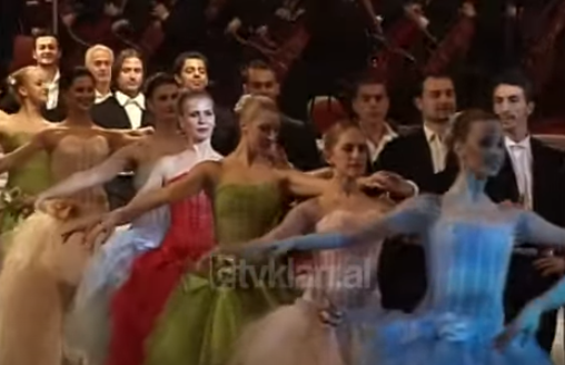 Balloja “Grand Gala” në skenën e TKOB me rastin e fundvitit &#8211; (1 Janar 2009)