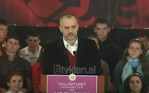 Rama me të rinjtë vullnetarë të Rrogozhinës, “Ndryshimi vjen nga gjenerata e re” &#8211; (10 Shkurt 2009)