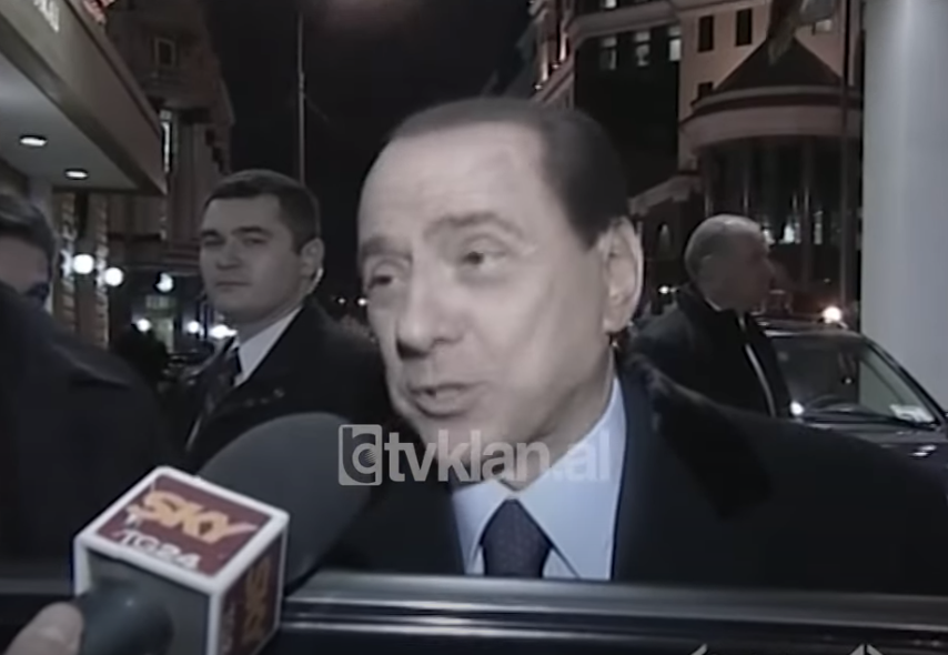 Kryeministri italian Silvio Berlusconi ironizon Obamën &#8211; (7 Nëntor 2008)