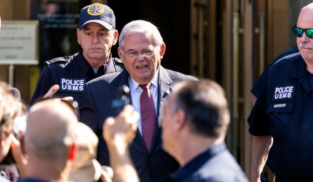 Senatori Bob Menendez shpallet fajtor për korrupsion