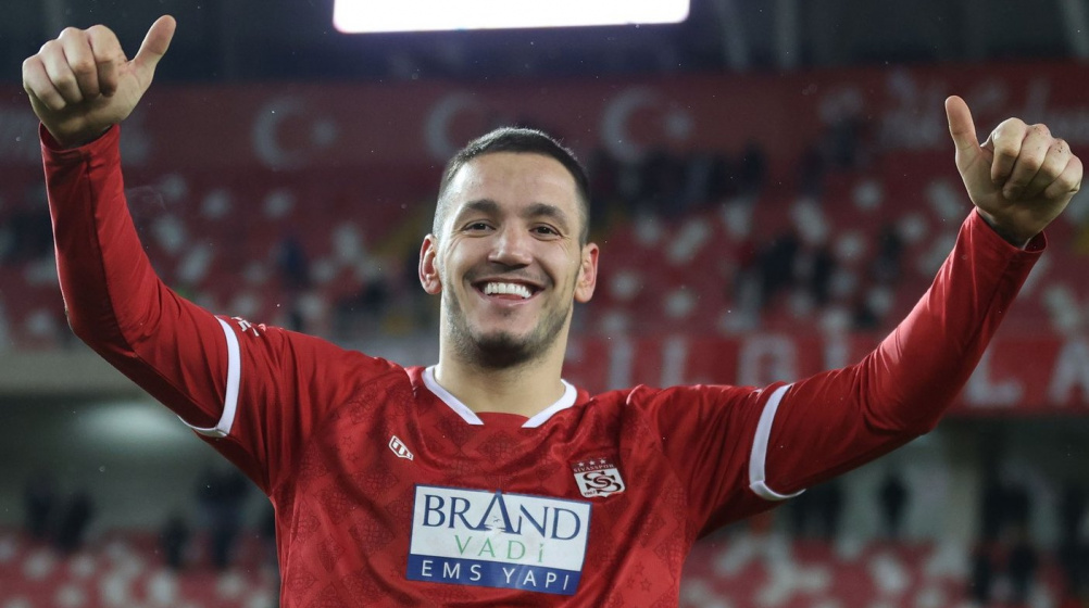 Rey Manaj rikthehet te Sivasspor