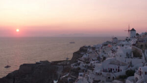 Santorini i prekur nga turizmi masiv