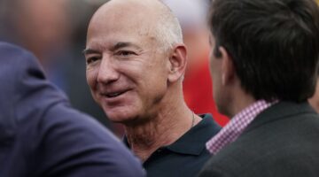 Amazon arrin shifrën rekord, Jeff Bezos vendos të shesë aksione