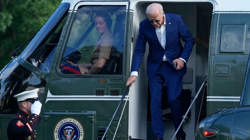 Demokratët i kërkojnë Biden të largohet nga gara