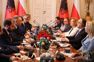 Begaj vizitë zyrtare në Varshavë, pritet në Pallatin Presidencial