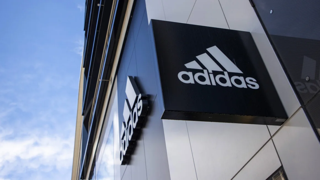 Adidas kërkon falje për reklamën e fundit