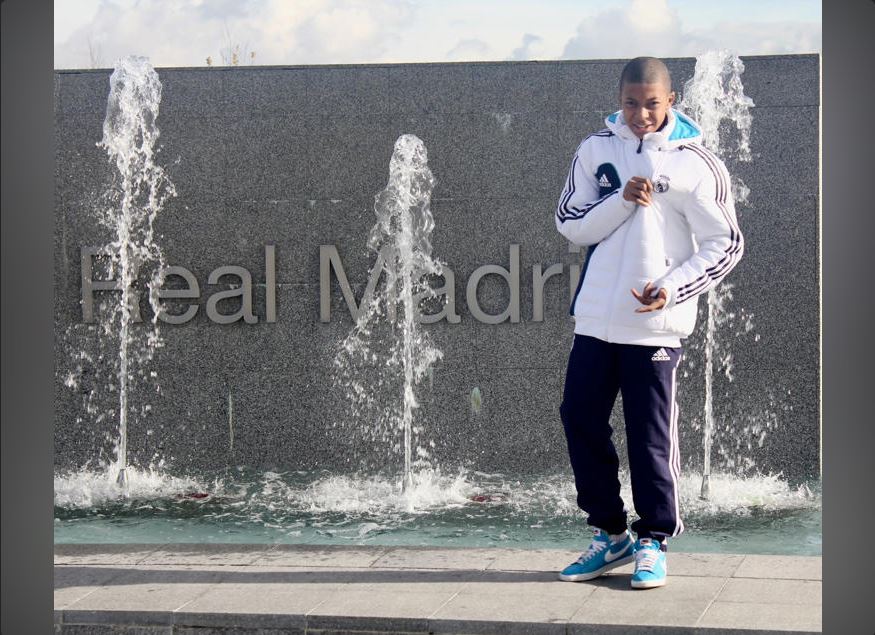 Mbappe risjell një foto nga fëmijëria e tij gjatë prezantimit tek Real Madrid